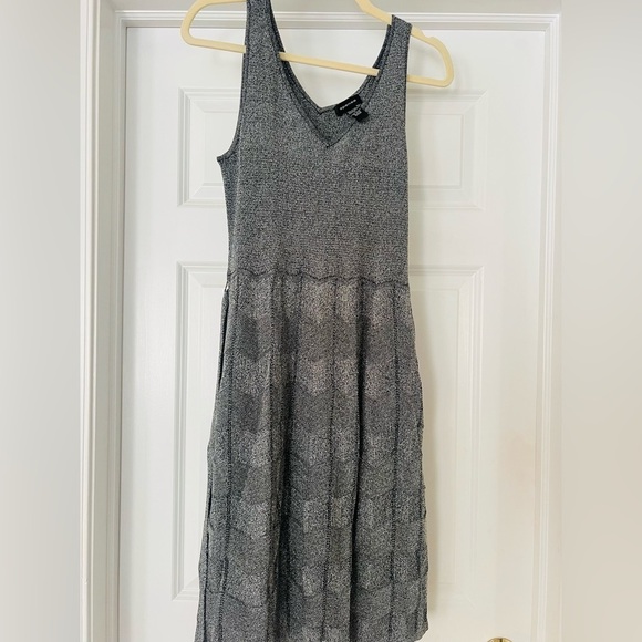 Holiday silver metallic (hard to see in photos) by Spence size medium - Picture 8 of 9